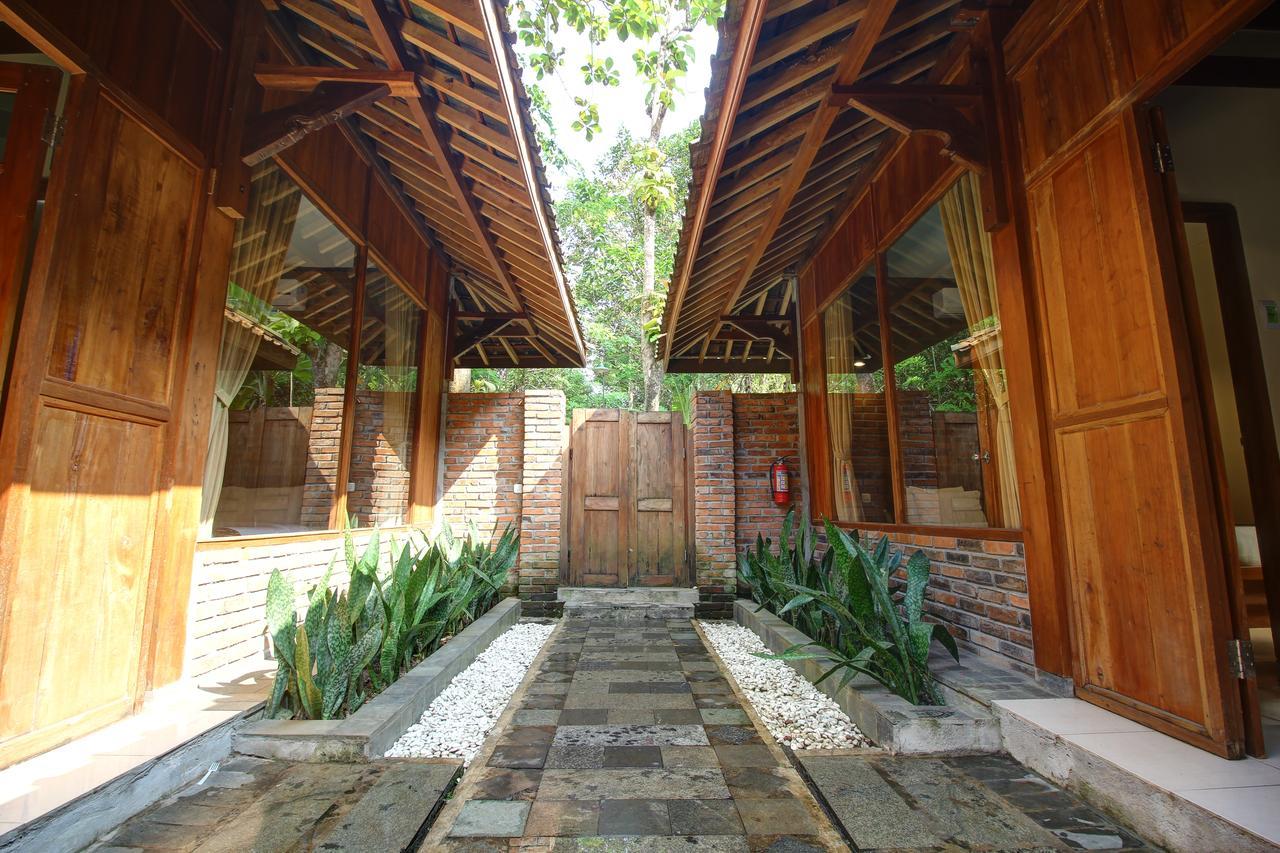 Cempaka Villa II Magelang Exterior photo