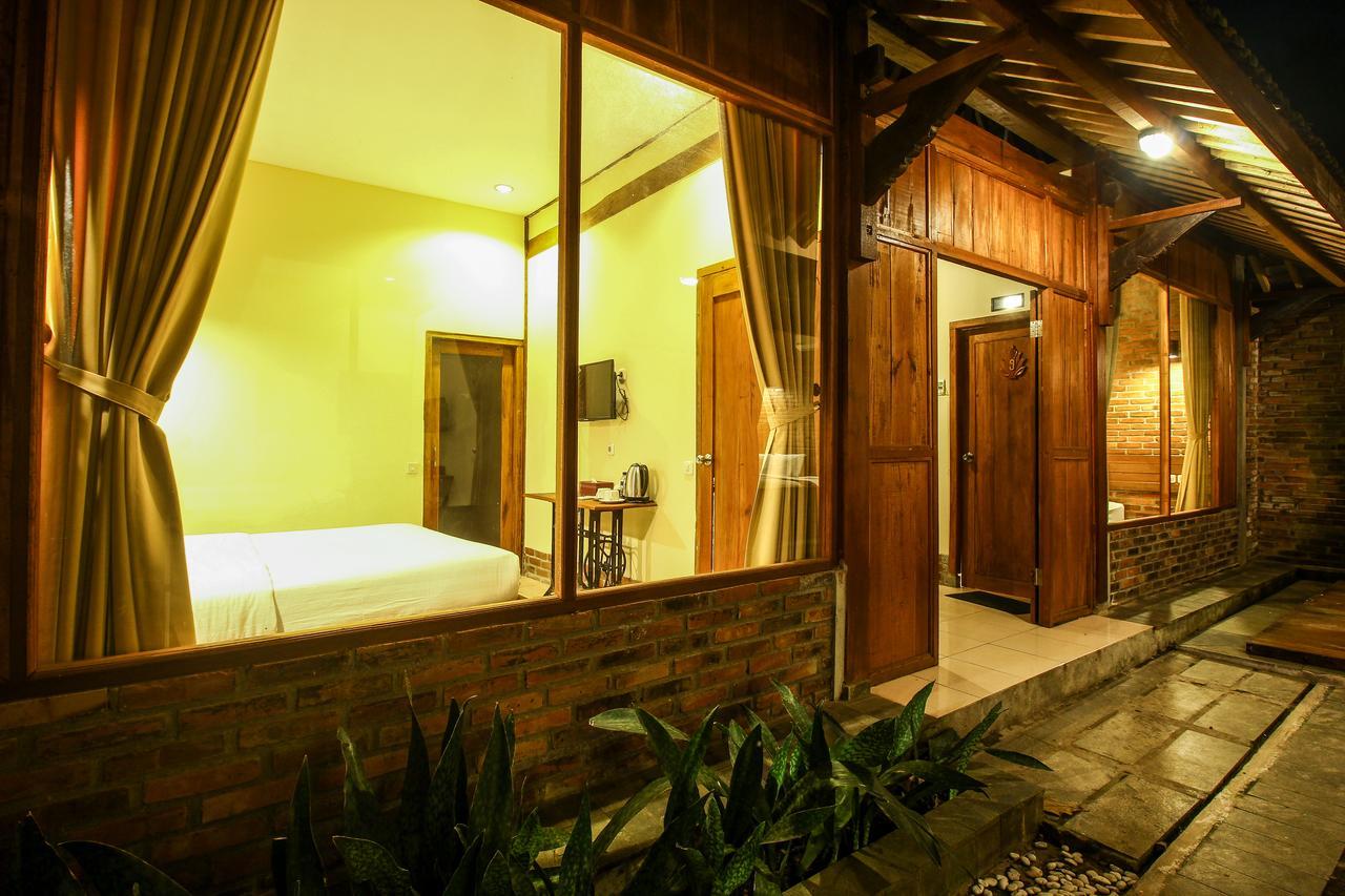 Cempaka Villa II Magelang Exterior photo